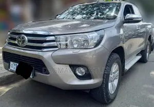 Photo - Toyota Hilux 2019 Gray