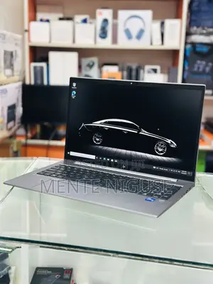 New Laptop HP ZBook Firefly G8 16GB Intel Core I7 SSD 1T