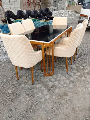 Photo - የመመገቢያ ጠረጴዛ