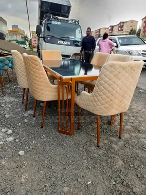 የመመገቢያ ጠረጴዛ