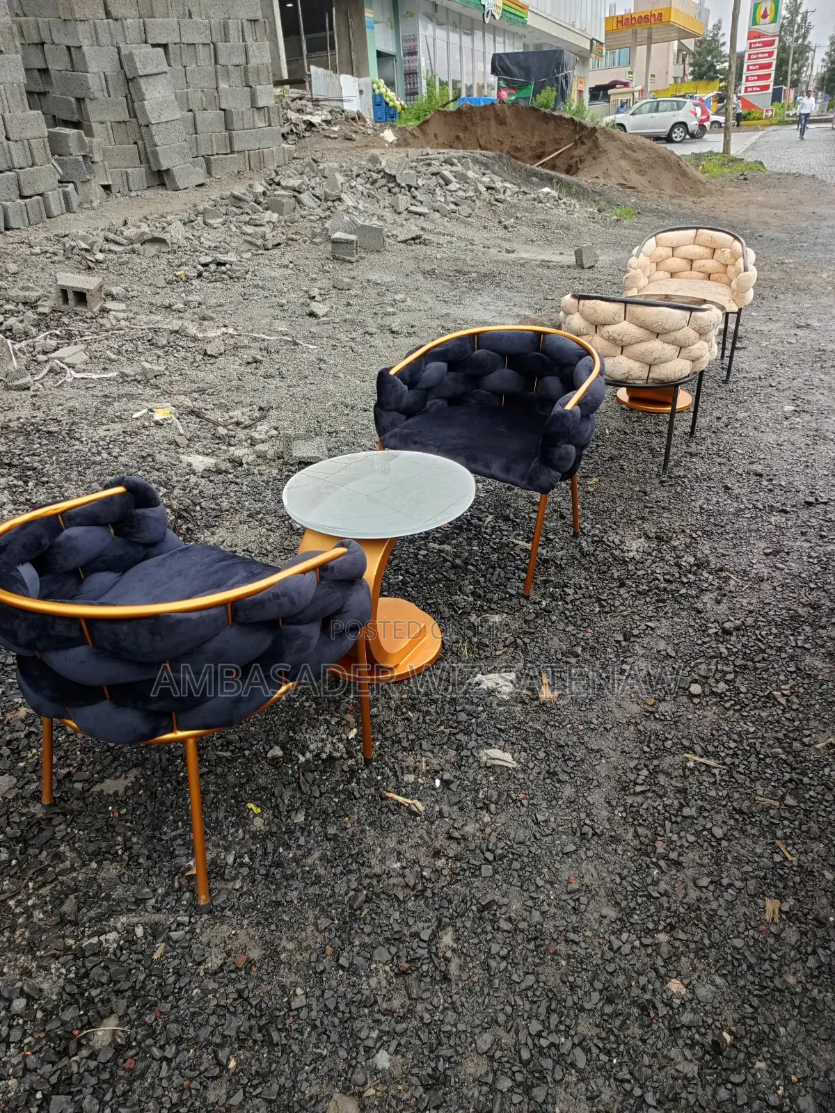 ወንበር ና ጠረጴዛ