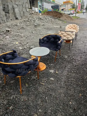 Photo - ወንበር ና ጠረጴዛ