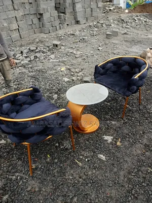 ወንበር ና ጠረጴዛ