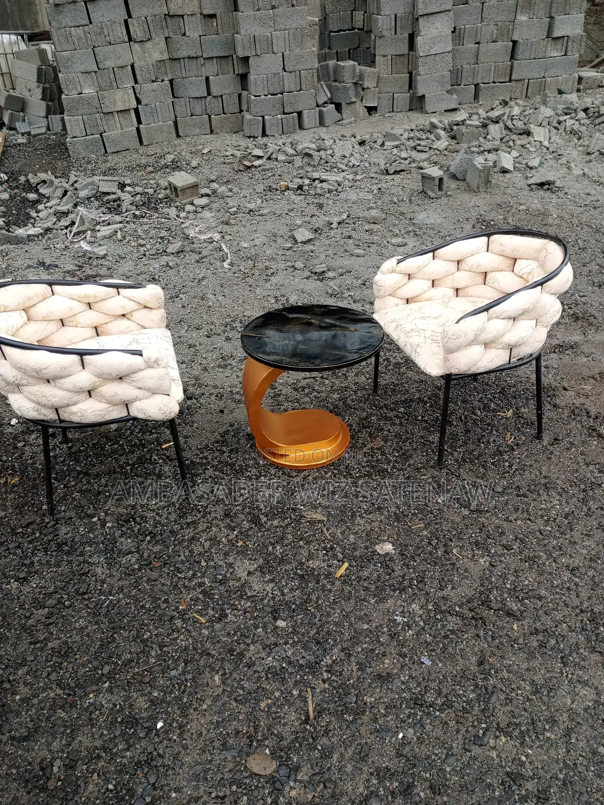 ወንበር ና ጠረጴዛ