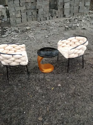 ወንበር ና ጠረጴዛ