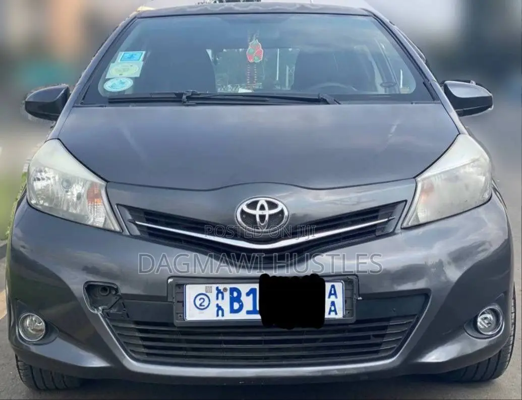 Toyota Yaris 2012 Gray