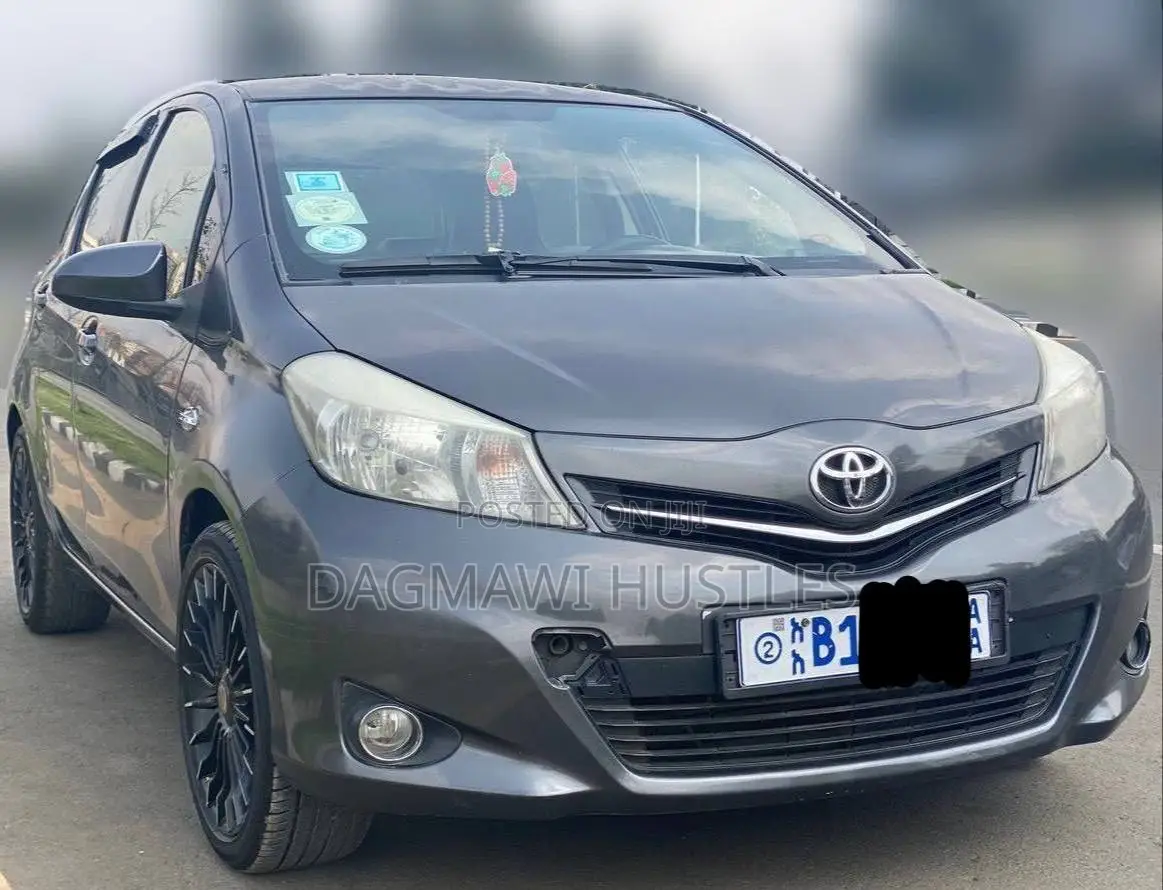 Toyota Yaris 2012 Gray