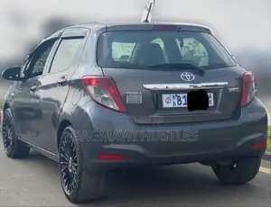 Toyota Yaris 2012 Gray