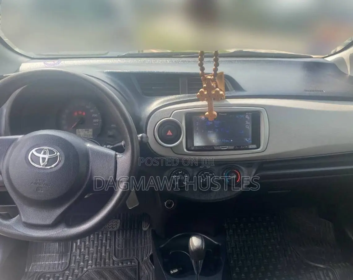 Toyota Yaris 2012 Gray