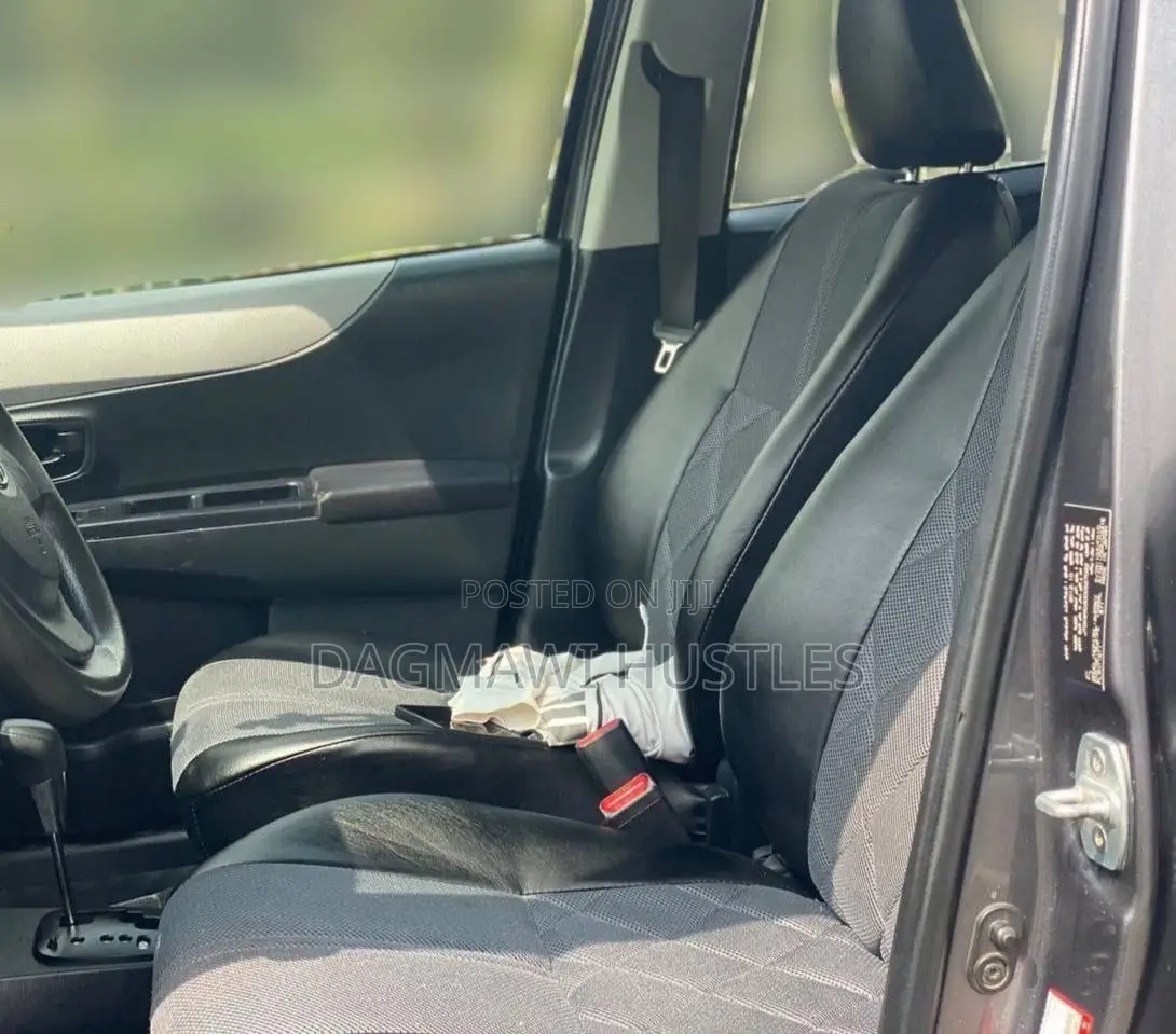 Toyota Yaris 2012 Gray