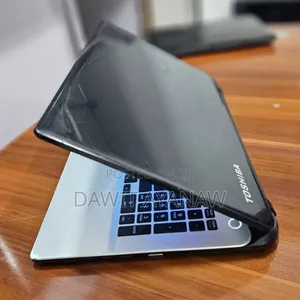 Photo - New Laptop Toshiba Satellite L555 4GB Intel Core I5 HDD 500GB