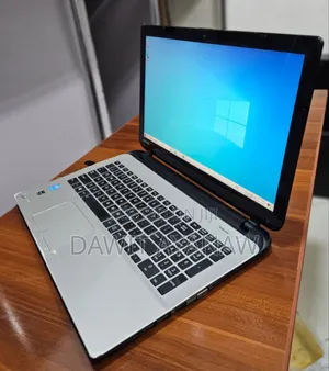 New Laptop Toshiba Satellite L555 4GB Intel Core I5 HDD 500GB