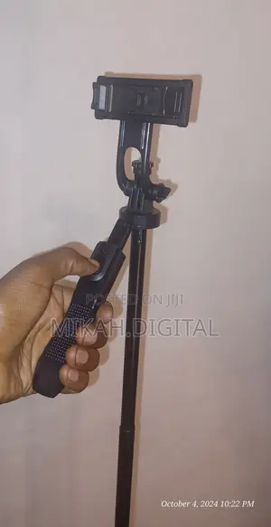 Photo - High Quality L16 Camera Tripod | Selfiestick for Phones