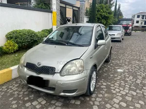 Toyota Vitz 2002 Silver