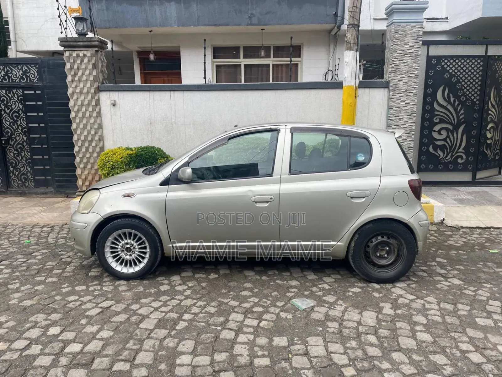 Toyota Vitz 2002 Silver