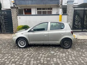 Toyota Vitz 2002 Silver