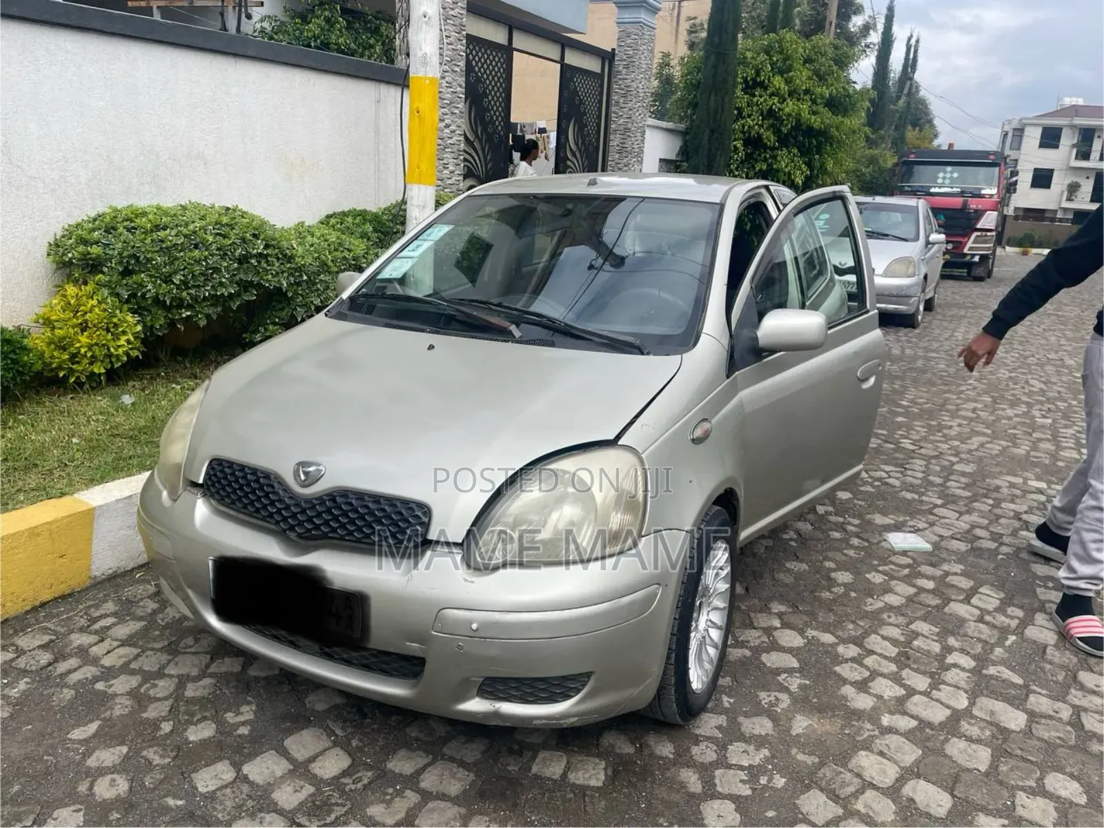 Toyota Vitz 2002 Silver
