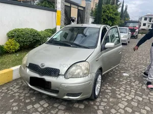 Photo - Toyota Vitz 2002 Silver