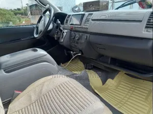 Toyota HiAce 220 2007 Silver