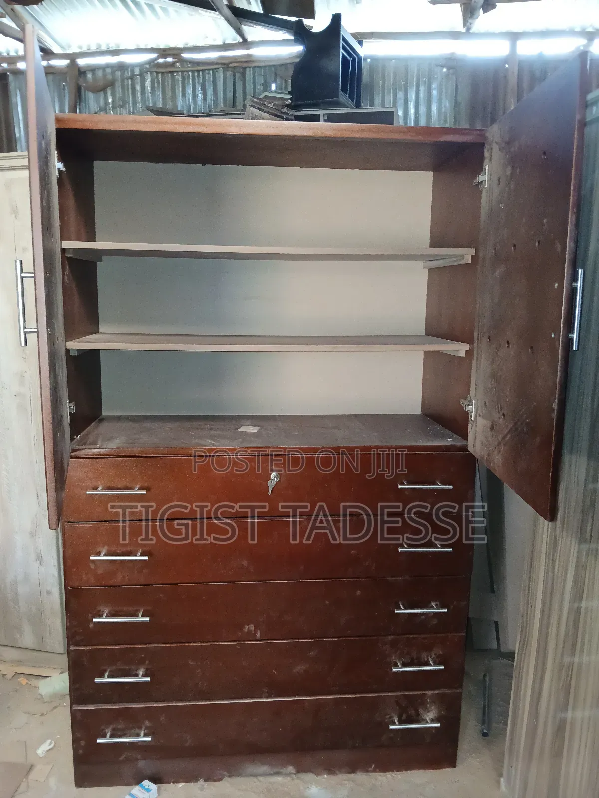 በአንድ ድንጋይ ሁለት ወፍ ለጠባብ ቤት ምትሆን የሸሚዝ ኮሞ እና የጫማ መደርደሪያ 80*200