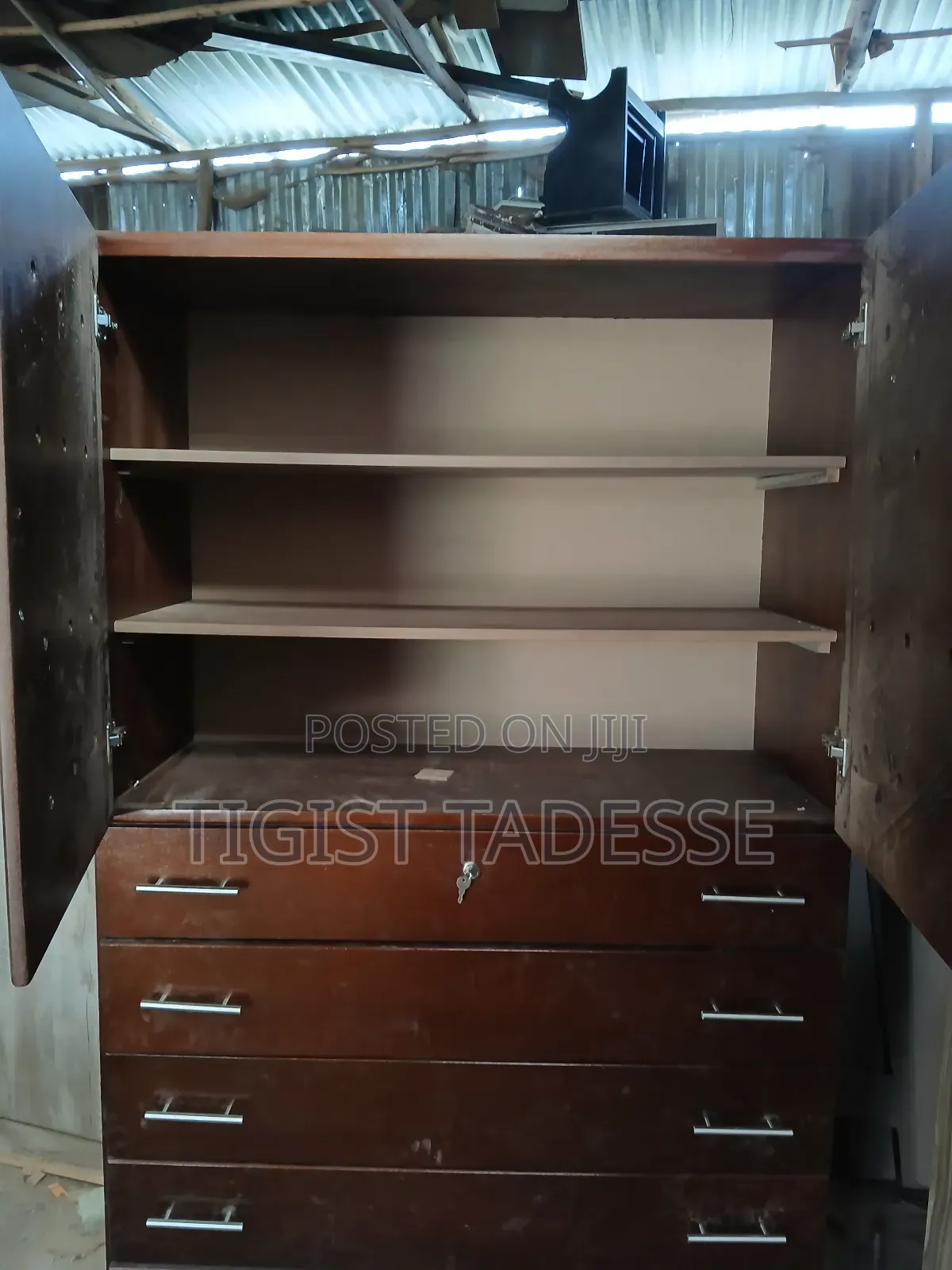 በአንድ ድንጋይ ሁለት ወፍ ለጠባብ ቤት ምትሆን የሸሚዝ ኮሞ እና የጫማ መደርደሪያ 80*200