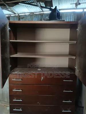 በአንድ ድንጋይ ሁለት ወፍ ለጠባብ ቤት ምትሆን የሸሚዝ ኮሞ እና የጫማ መደርደሪያ 80*200