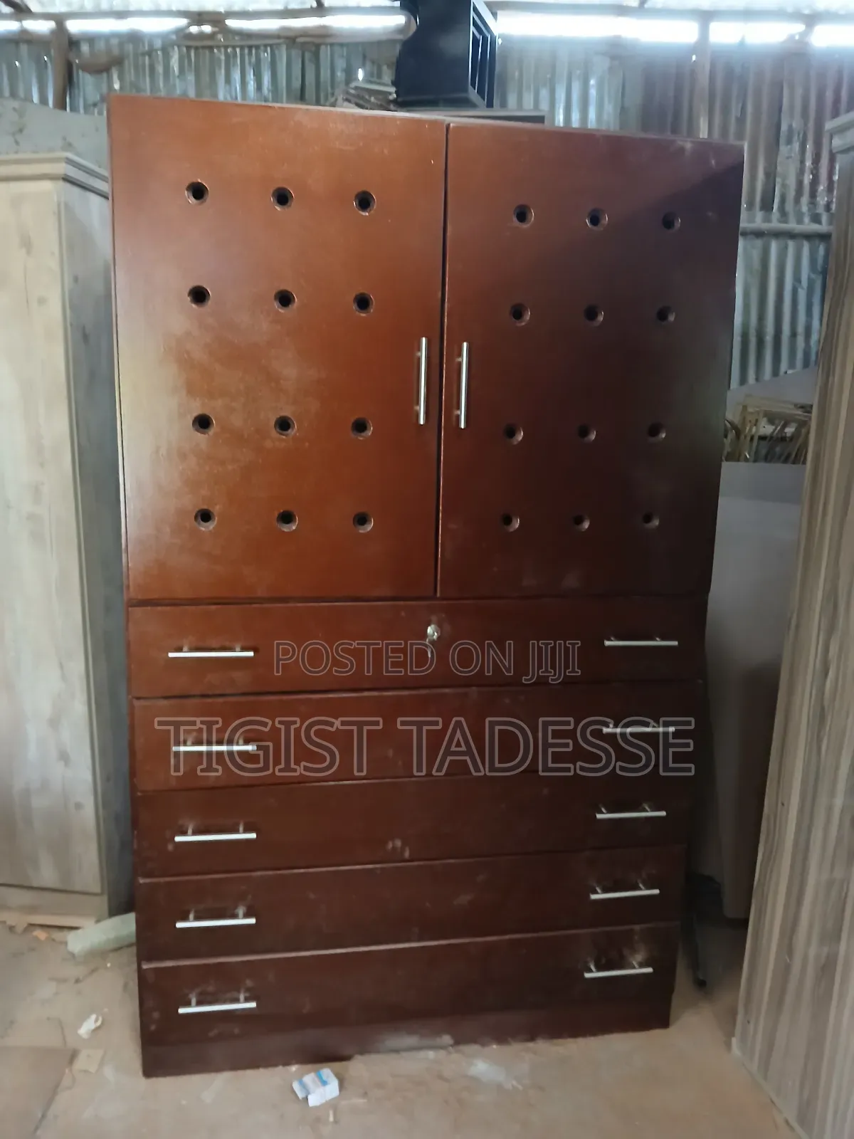 በአንድ ድንጋይ ሁለት ወፍ ለጠባብ ቤት ምትሆን የሸሚዝ ኮሞ እና የጫማ መደርደሪያ 80*200