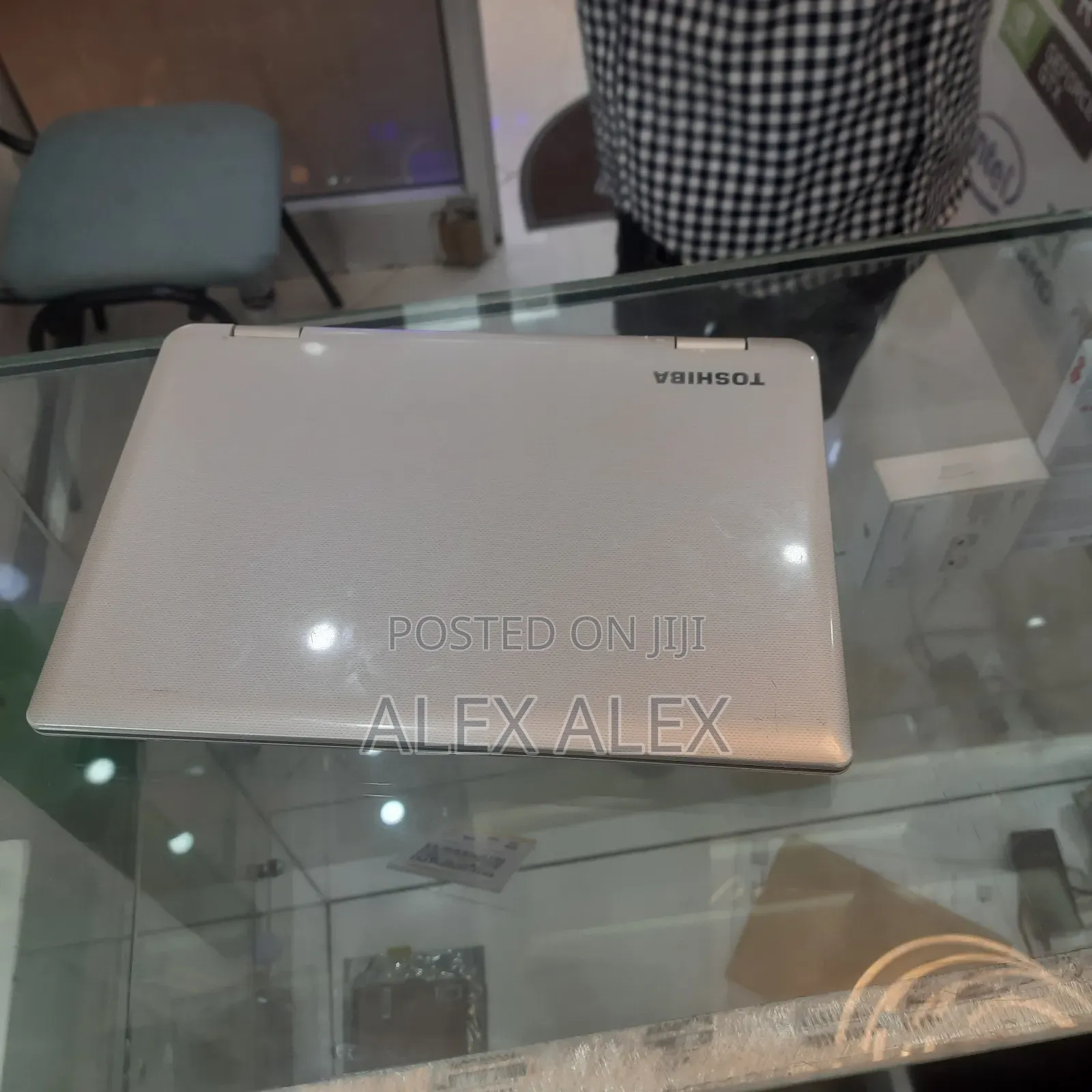 Laptop Toshiba Satellite C665 4GB Intel Pentium HDD 500GB