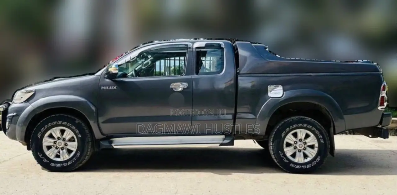 Toyota Hilux 2014 Gray