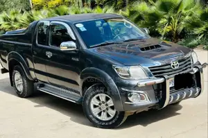 Photo - Toyota Hilux 2014 Gray