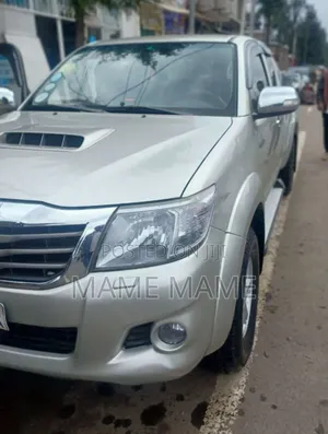 Toyota Hilux 2013 Silver
