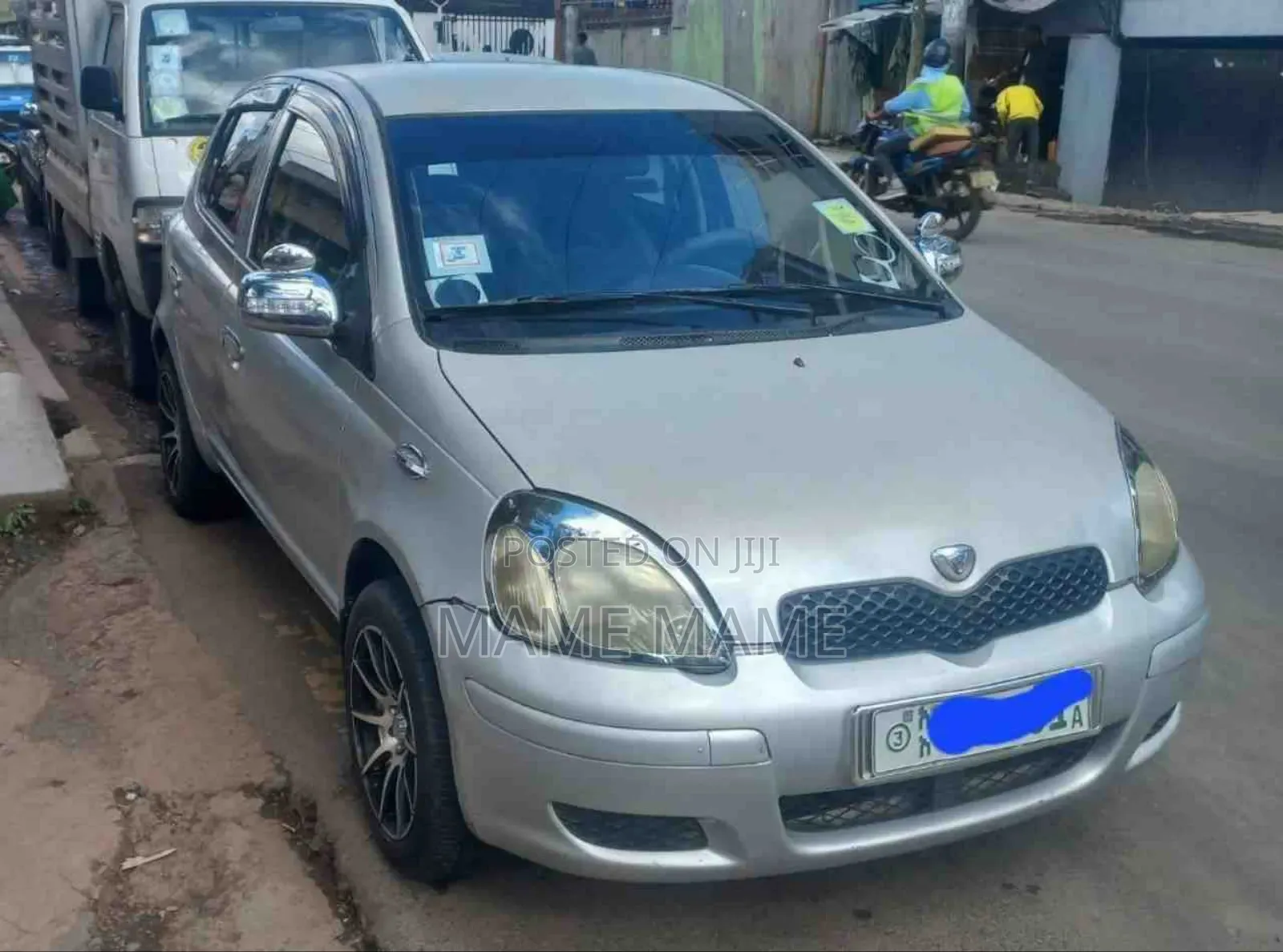Toyota Vitz 2004 Silver