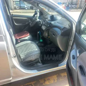 Toyota Vitz 2004 Silver