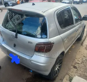 Toyota Vitz 2004 Silver