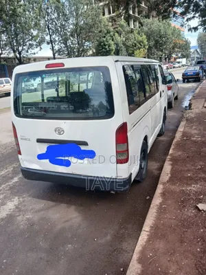Toyota HiAce 2011 White