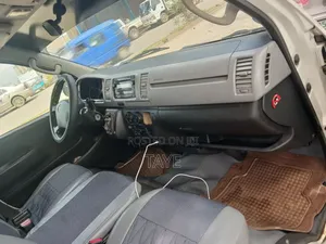 Toyota HiAce 2011 White