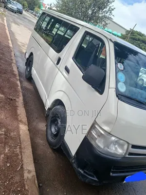 Toyota HiAce 2011 White