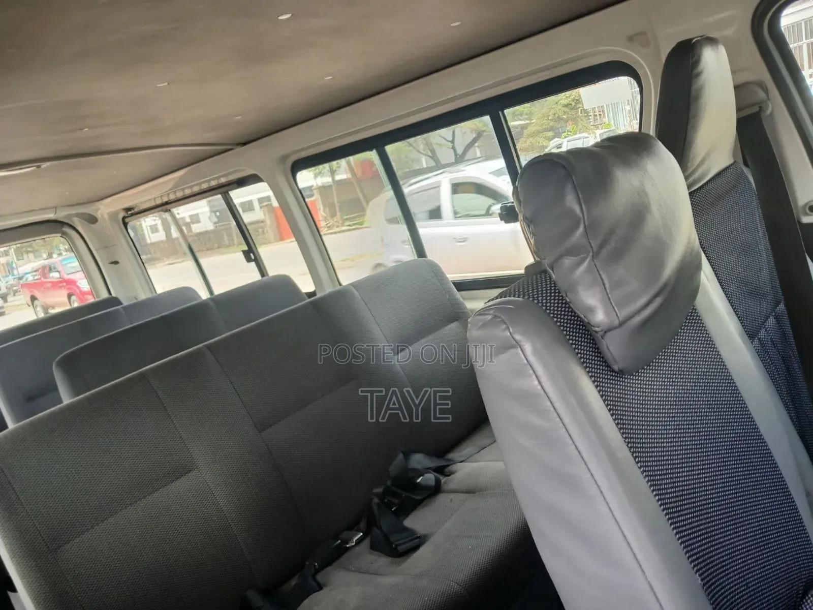 Toyota HiAce 2011 White