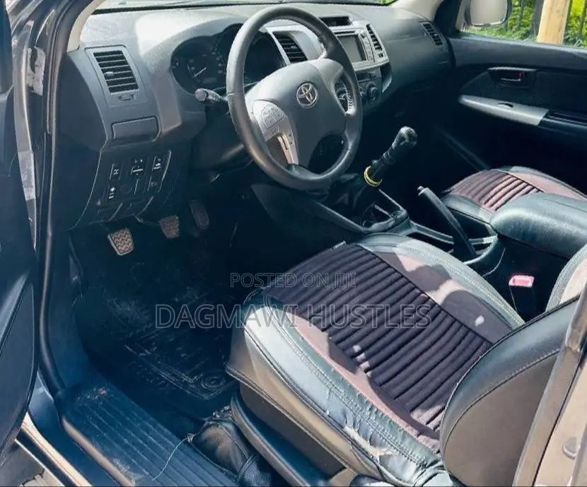Toyota Hilux 2014 Gray