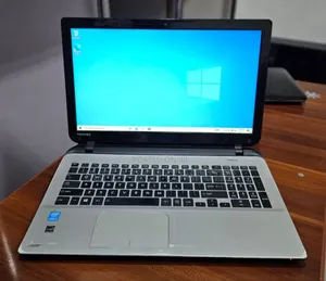 Photo - Laptop Toshiba Satellite L555 4GB Intel Core I5 HDD 500GB