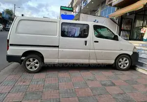 Toyota HiAce 2011 White
