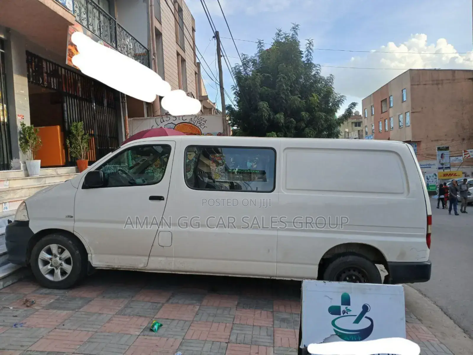 Toyota HiAce 2011 White