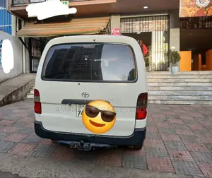Toyota HiAce 2011 White