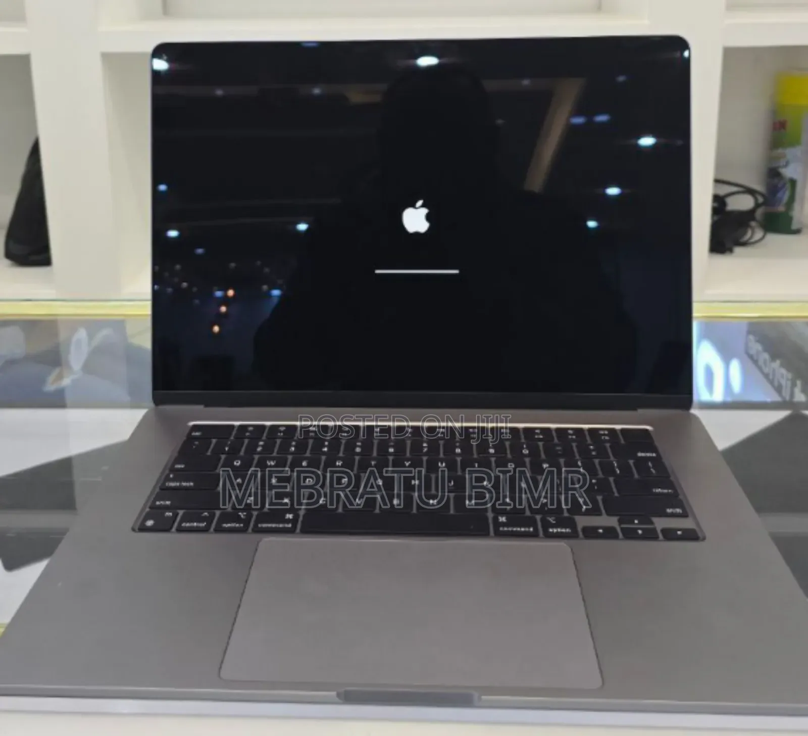 New Laptop Apple MacBook Air 2022 M2 8GB Apple M2 SSD 256GB