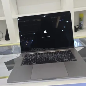 Photo - New Laptop Apple MacBook Air 2022 M2 8GB Intel Core I5 SSD 256GB