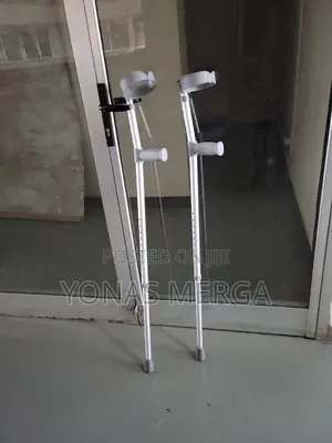 Photo - Medical Crutches፵₱Crutches፴°C Kranch፬‰Cranch፬zcrutches፯"ክራንች