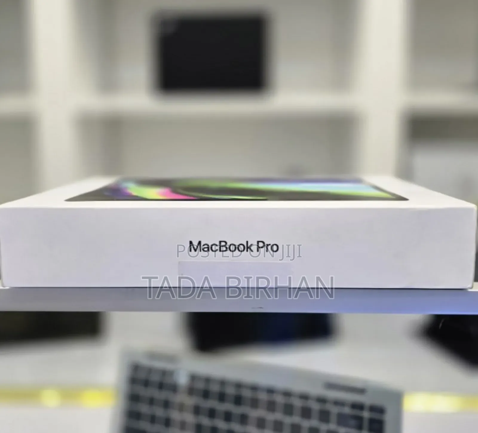 New Laptop Apple MacBook Pro M1 8GB Apple M2 SSD 256GB