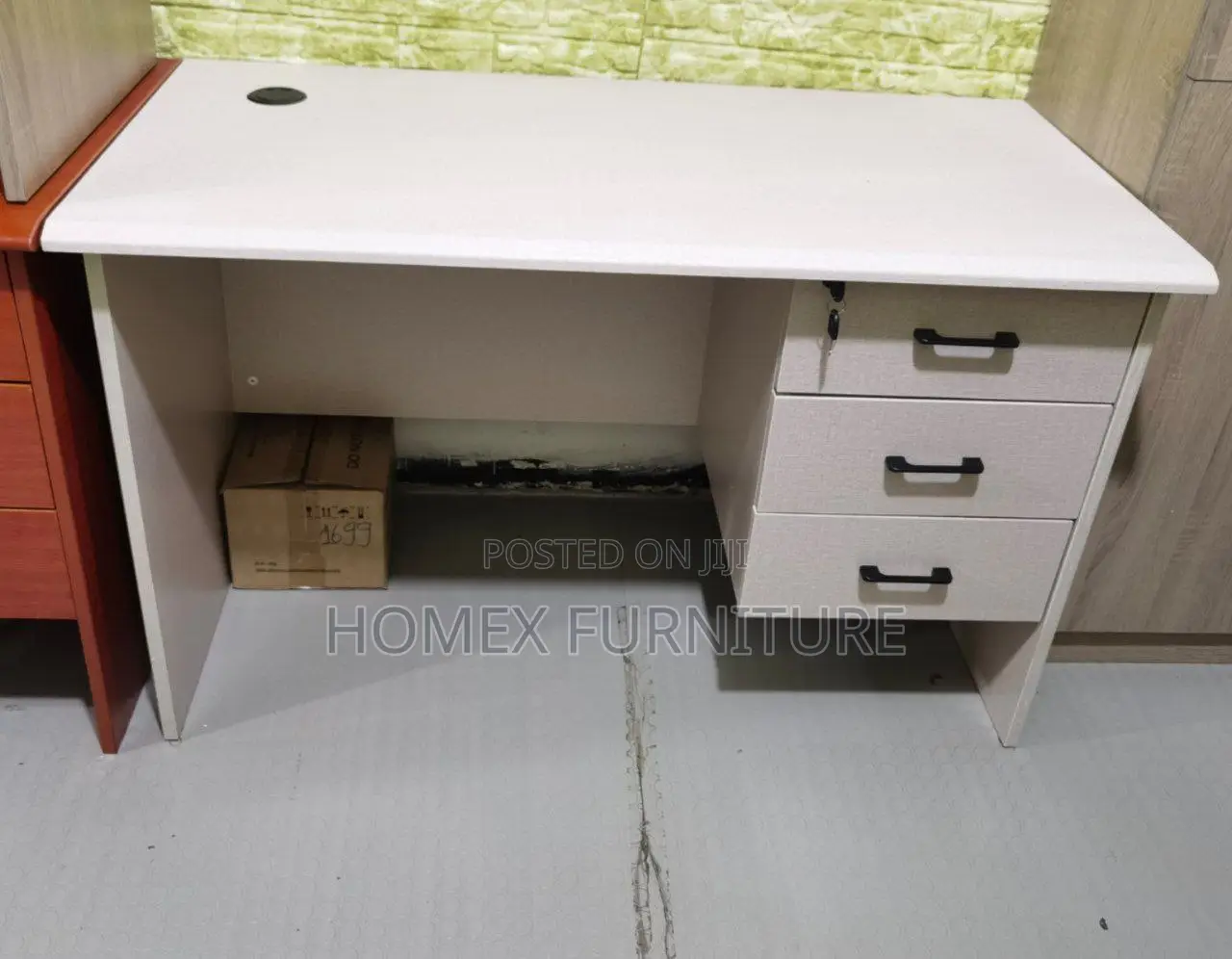 Office Furniture Desk የሴክረተሪ እና የእስታፍ ዴስክ