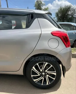 Suzuki Swift 2022 Silver