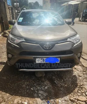 Photo - Toyota RAV4 2018 Gray